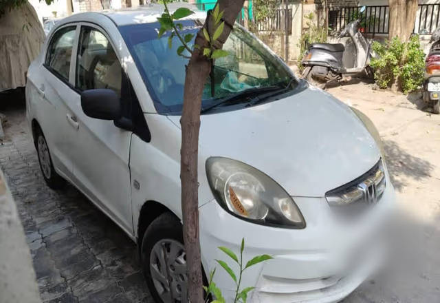 https://images10.gaadi.com/usedcar_image/4569114/original/a4525bd0-734b-4d0e-a260-044210ac9a14.?imwidth=6400