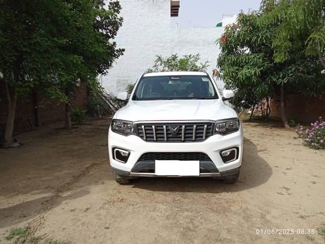 https://images10.gaadi.com/usedcar_image/4569122/original/processed_533855af-1372-471a-a0a1-b5b68715972e.jpeg?imwidth=6400