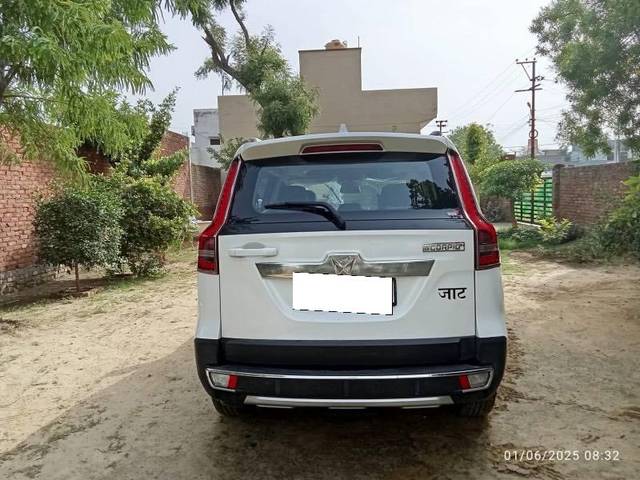 https://images10.gaadi.com/usedcar_image/4569122/original/processed_8f57c3e8-da59-43d1-8b62-719b1dc44037.jpeg?imwidth=6402