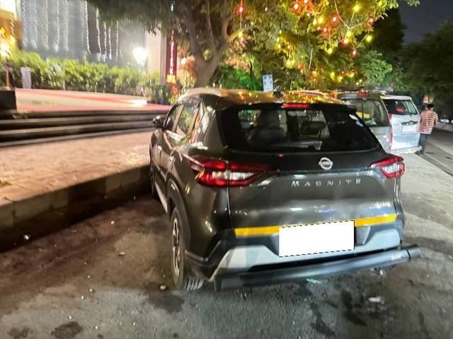 https://images10.gaadi.com/usedcar_image/4569132/original/processed_7f9757c5-f675-40dd-8f2f-d152533867bb.jpeg?imwidth=6401