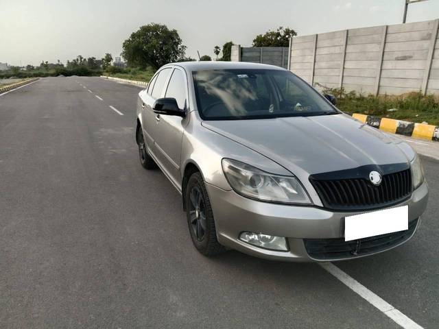 https://images10.gaadi.com/usedcar_image/4569160/original/processed_7e6aee305aad9b6d2473ad3d8de77dfa.jpg?imwidth=6400