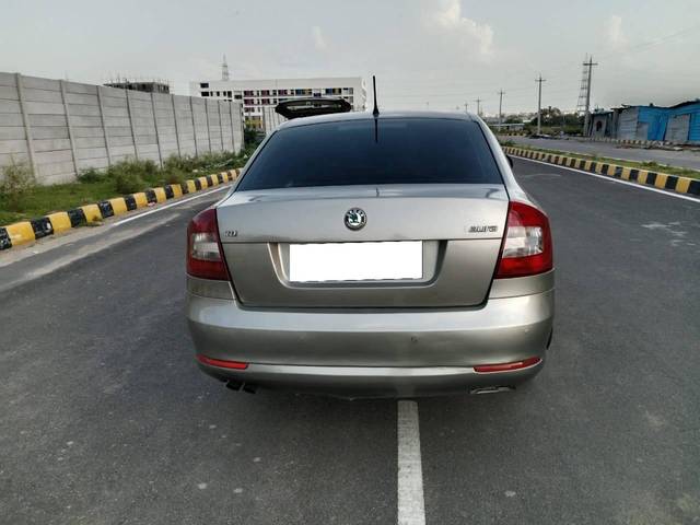 https://images10.gaadi.com/usedcar_image/4569160/original/processed_eb5471be3d853af1c139b62071bb80eb.jpg?imwidth=6401
