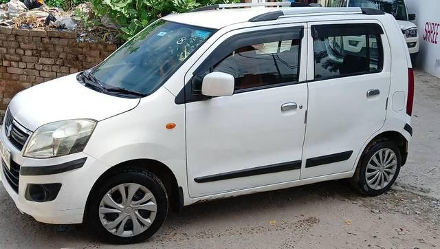 https://images10.gaadi.com/usedcar_image/4569174/original/processed_cbb0b1dd-439b-4fe3-bf7d-f1a092ff08d2.jpg?imwidth=6400