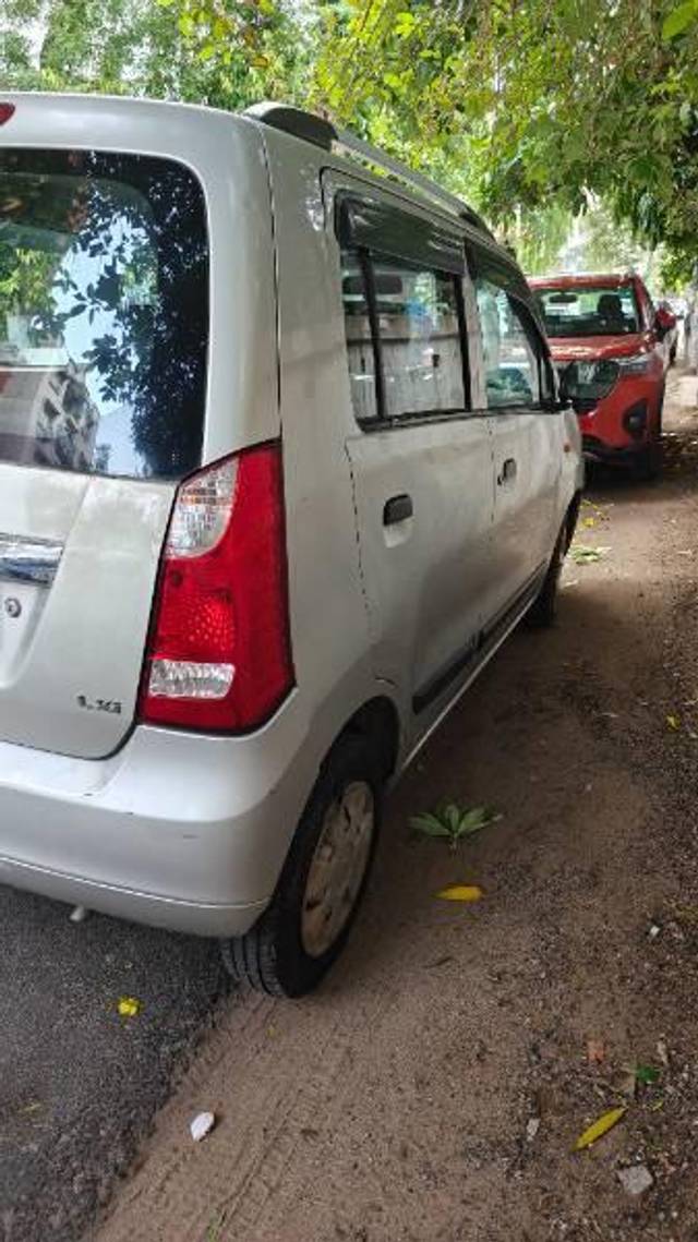 https://images10.gaadi.com/usedcar_image/4569183/original/processed_d042706c-e635-44da-aa3d-aabd800aa8f4.jpg?imwidth=6401