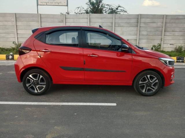 https://images10.gaadi.com/usedcar_image/4569222/original/processed_d9a1b4d3d248526863856fc249e6a3bc.jpg?imwidth=6401