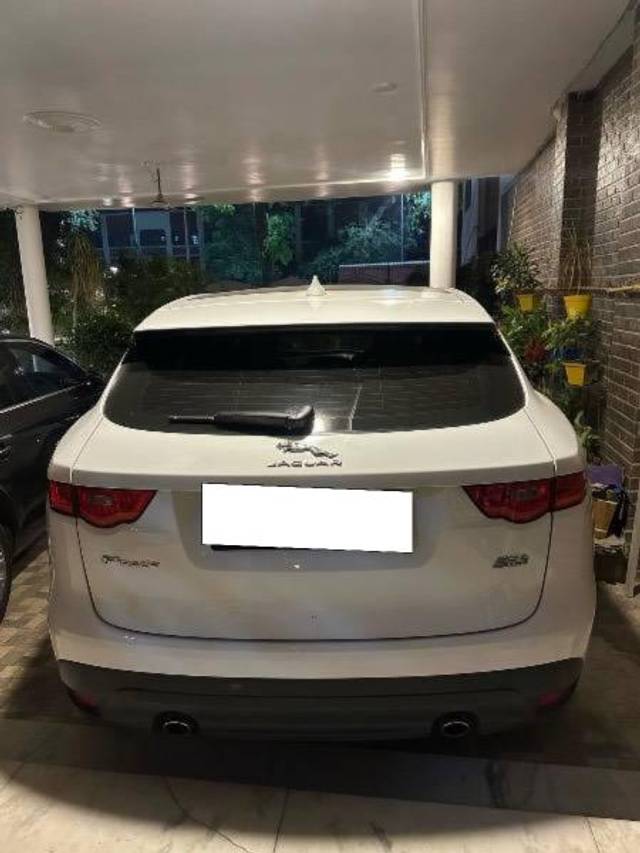 https://images10.gaadi.com/usedcar_image/4569239/original/processed_3edac73d-b3d6-42fc-b664-b30ecde60360.jpeg?imwidth=6402