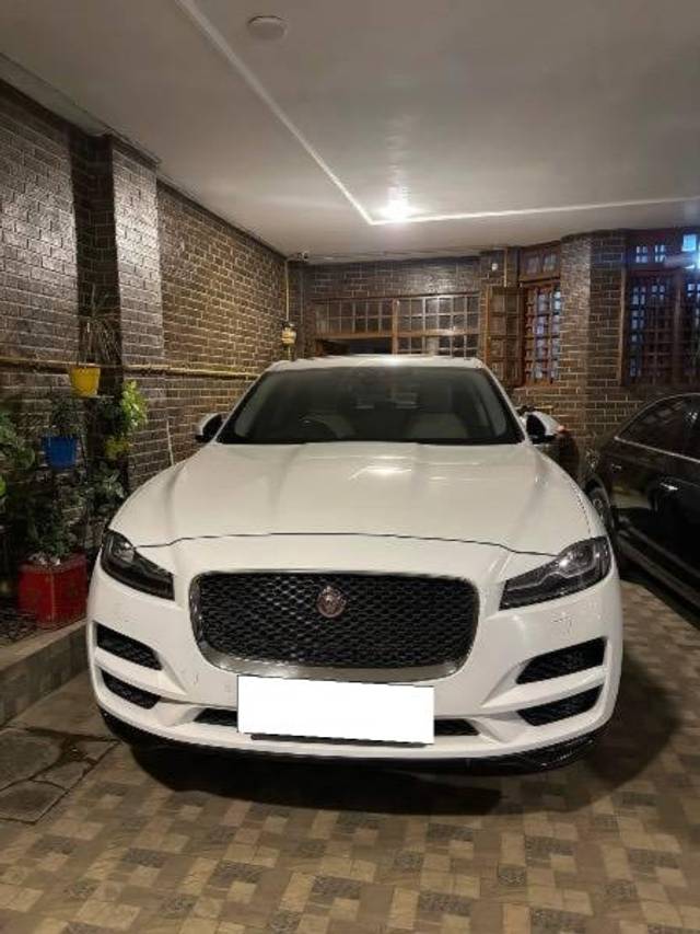 https://images10.gaadi.com/usedcar_image/4569239/original/processed_a2086da0-5ef5-4dda-94e7-c388404e7799.jpeg?imwidth=6400