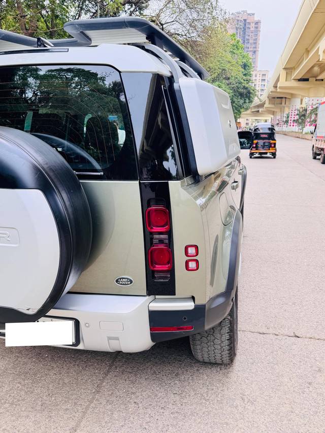 https://images10.gaadi.com/usedcar_image/4569292/original/processed_f34cdc0b-b907-4050-a53f-12019130881d.jpg?imwidth=6402