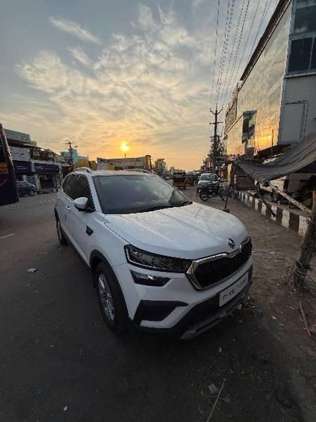 https://images10.gaadi.com/usedcar_image/4569294/original/processed_e56aa827-abc7-4641-bbff-f2a5047eed5c.jpeg?imwidth=6400