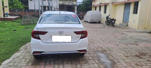 https://images10.gaadi.com/usedcar_image/4569298/original/processed_35eee8b6-f8f9-4833-a634-b75f4528aba9.jpg?imwidth=6401
