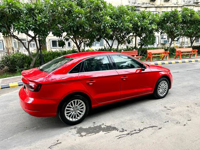 https://images10.gaadi.com/usedcar_image/4569325/original/611cb9368ef4719436dc133c7da56f8a.jpg?imwidth=6401