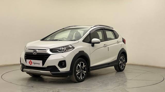 https://images10.gaadi.com/usedcar_image/4569381/original/d7edfbec16a9031fc16e981f4a4407fe.JPG?imwidth=6400