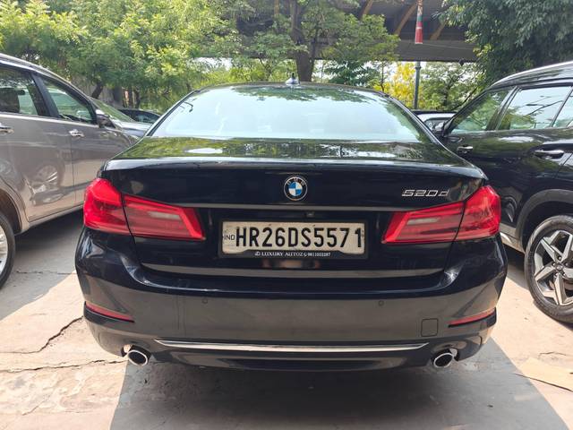 https://images10.gaadi.com/usedcar_image/4569423/original/processed_d23eb1a8f5417a1404f29c44e89489b7.jpg?imwidth=6401