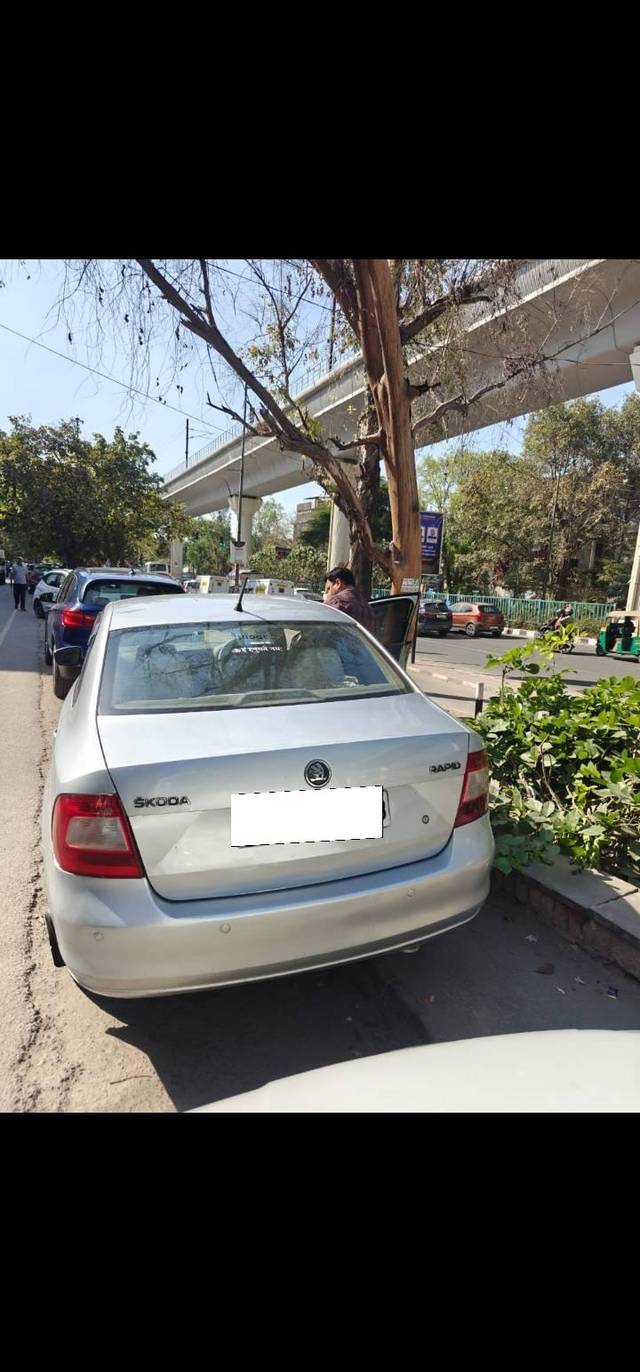 https://images10.gaadi.com/usedcar_image/4569478/original/processed_943ef0b8493c5984adb4203d3b712692.jpg?imwidth=6401
