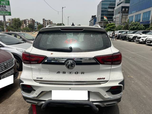 https://images10.gaadi.com/usedcar_image/4569506/original/processed_caa96ef2-3e95-4508-bd94-226a6d02594d.jpg?imwidth=6401