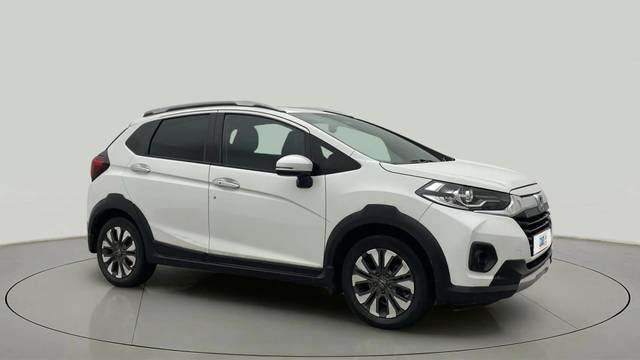 https://images10.gaadi.com/usedcar_image/4569526/original/4abf5c5c67ceb6fd52548d0e9f6d8934.jpg?imwidth=6400