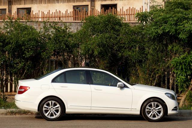 https://images10.gaadi.com/usedcar_image/4569572/original/1bb1ef425b39ac61b9f751d1e668c315.jpg?imwidth=6401