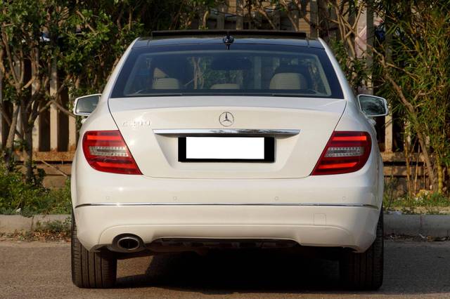 https://images10.gaadi.com/usedcar_image/4569572/original/processed_235ddab0aa3b1153c8fa890339ad0889.jpg?imwidth=6402