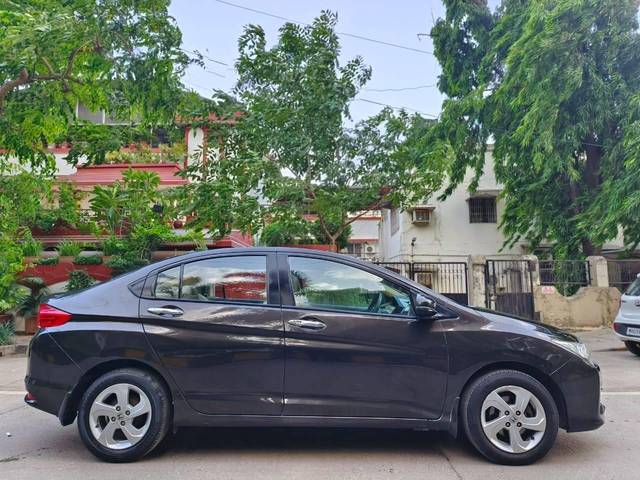 https://images10.gaadi.com/usedcar_image/4569615/original/processed_cd8af49b8a6eaf6b2f095a1a687943d2.jpg?imwidth=6401