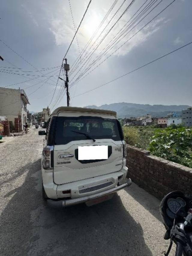 https://images10.gaadi.com/usedcar_image/4569616/original/processed_0e0be83f-c040-489a-8db9-be7bdfdf705a.jpeg?imwidth=6401