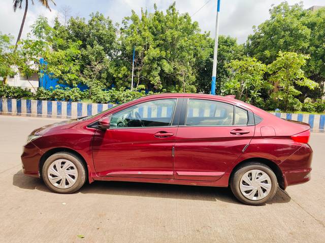 https://images10.gaadi.com/usedcar_image/4569622/original/bdfba6c41ccb87e5c5d9d97f0bdf4b39.jpg?imwidth=6402