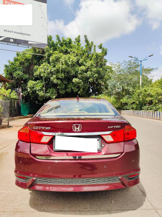 https://images10.gaadi.com/usedcar_image/4569622/original/processed_02bfd9b69df91e479bcf4d0d7465f838.jpg?imwidth=6401