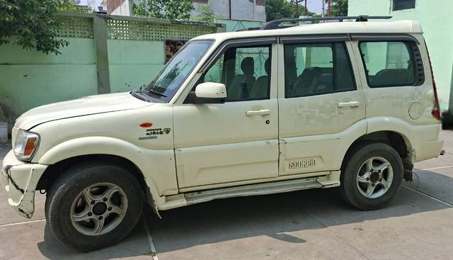 https://images10.gaadi.com/usedcar_image/4569627/original/processed_56947c3b-786c-47a5-a51b-45e1a972496c.jpg?imwidth=6400