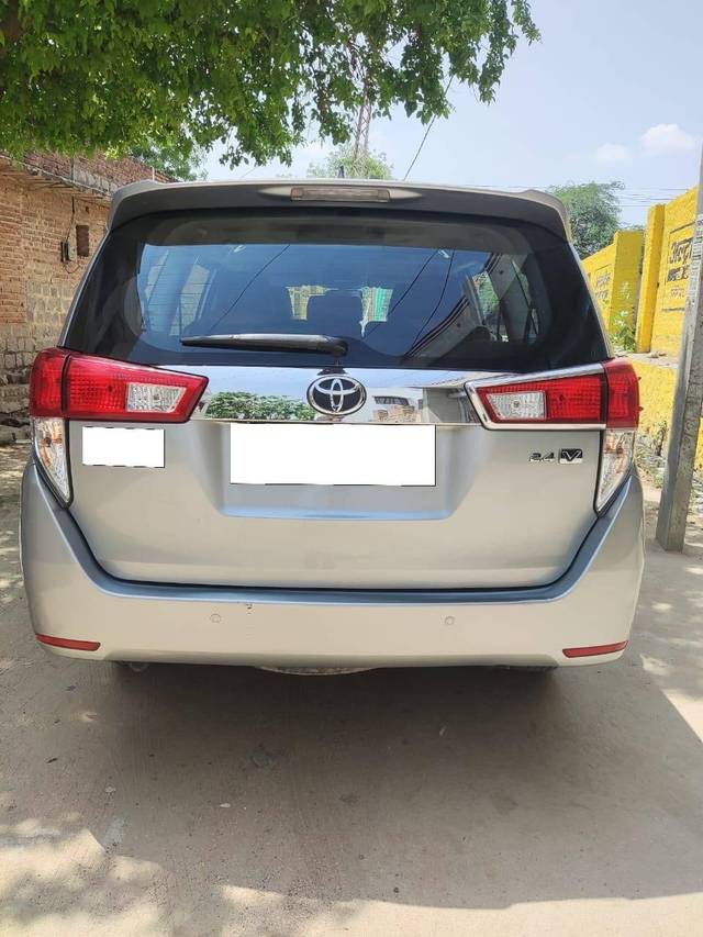 https://images10.gaadi.com/usedcar_image/4569646/original/processed_7d7d76c854cf8891055a348369f484ae.jpg?imwidth=6401