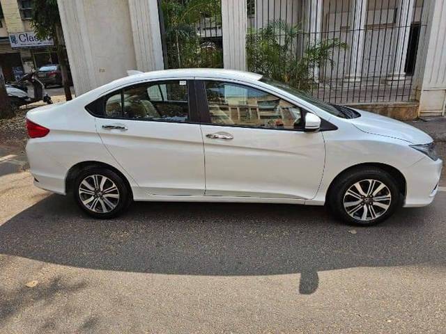 https://images10.gaadi.com/usedcar_image/4569651/original/processed_1dc9ac39677686222db62193783b2c03.jpg?imwidth=6401