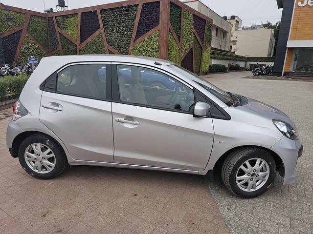 https://images10.gaadi.com/usedcar_image/4569655/original/processed_093cec0d0181b818d18a012b88104eaa.jpg?imwidth=6401