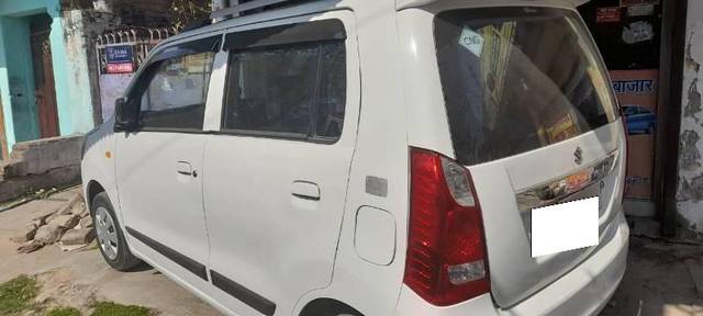 https://images10.gaadi.com/usedcar_image/4569661/original/processed_83471ca3-4bec-41ef-be10-9b20017c8da0.jpg?imwidth=6400