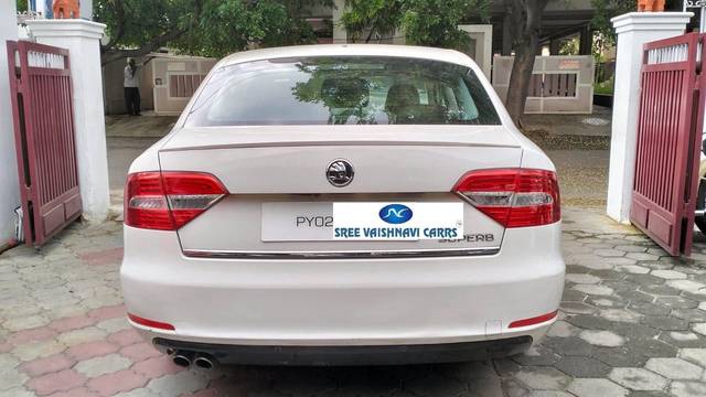 https://images10.gaadi.com/usedcar_image/4569671/original/processed_42d5d2edc3e75bca723579cf920a9348.jpeg?imwidth=6402