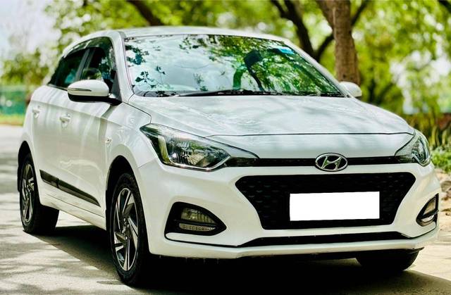 https://images10.gaadi.com/usedcar_image/4569679/original/processed_9c8d435f91792d9239ea0f3a87b09008.jpg?imwidth=6400