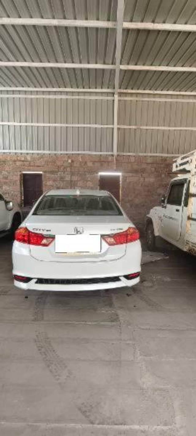 https://images10.gaadi.com/usedcar_image/4569685/original/processed_1ba25668-b7d1-4d9a-835a-3e64af7cd3ed.jpg?imwidth=6400