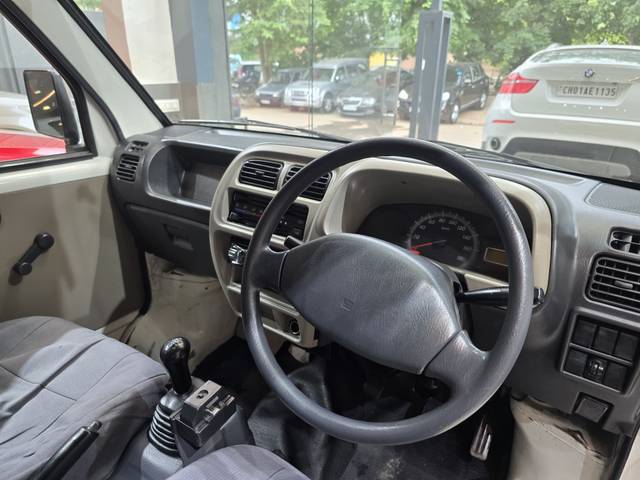 https://images10.gaadi.com/usedcar_image/4569692/original/22a03d27494f1a8117d020778237ba18.jpg?imwidth=6402