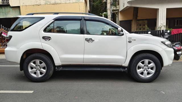 https://images10.gaadi.com/usedcar_image/4569708/original/processed_8b696881497a889d487abb761f957062.jpg?imwidth=6402