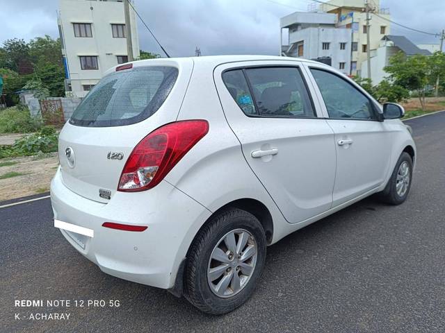 https://images10.gaadi.com/usedcar_image/4569730/original/processed_93257ce1313686c182bed6a117ecfd47.jpg?imwidth=6402