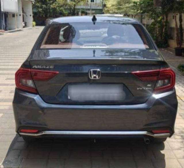 https://images10.gaadi.com/usedcar_image/4569750/original/processed_9c65bde73b40e517c88f2b7a6fa88217.png?imwidth=6402