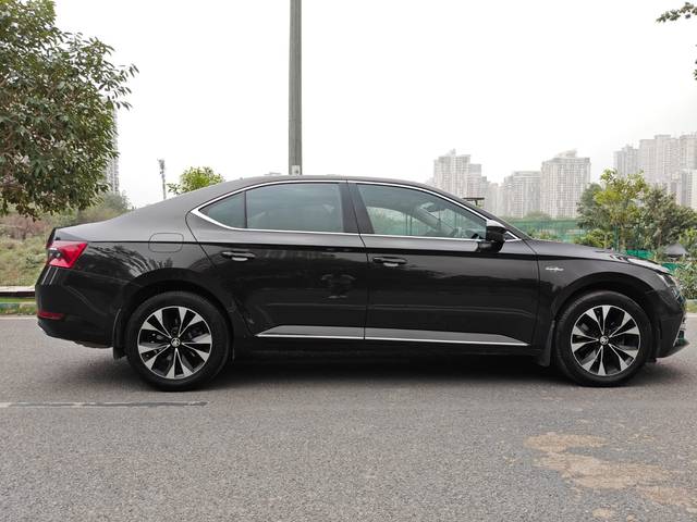 https://images10.gaadi.com/usedcar_image/4569752/original/96e1a97564dfb13ccad1db9d9312d0a0.jpg?imwidth=6401