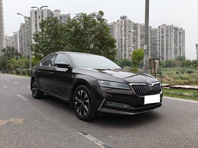 https://images10.gaadi.com/usedcar_image/4569752/original/processed_379886c37de1d2cc659a5d54fbccf457.jpg?imwidth=6400