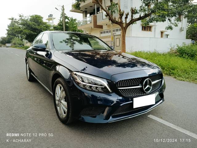 https://images10.gaadi.com/usedcar_image/4569758/original/processed_f0f57e0d65e0d33c88ce60f76b5f2d9d.jpg?imwidth=6400