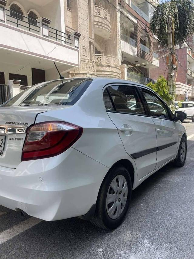 https://images10.gaadi.com/usedcar_image/4569762/original/processed_fc3de1842ac14d4934a911cf2609b793.jpg?imwidth=6401