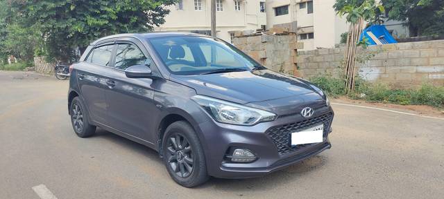 https://images10.gaadi.com/usedcar_image/4569763/original/processed_40ef349ac0f0cf8a4218a76b7e0c0148.jpg?imwidth=6400