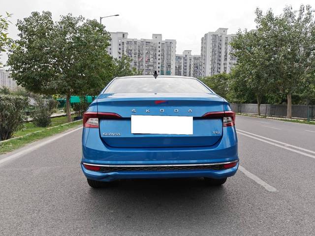 https://images10.gaadi.com/usedcar_image/4569767/original/processed_9ae72d425ac3aaf6e67327221ee3b1aa.jpg?imwidth=6402
