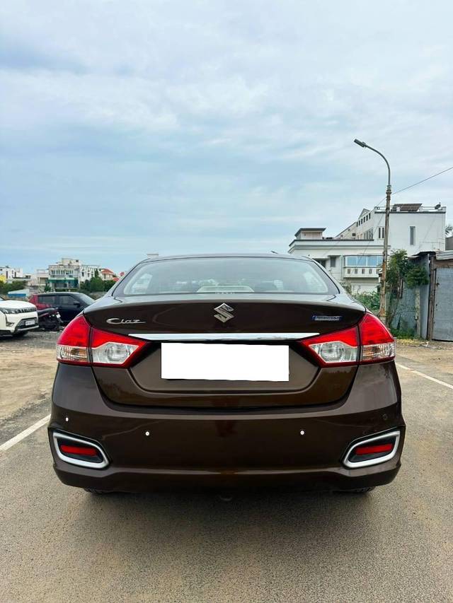 https://images10.gaadi.com/usedcar_image/4569781/original/processed_bfb59aca7ba226e6dc5e998faa86c377.jpg?imwidth=6402
