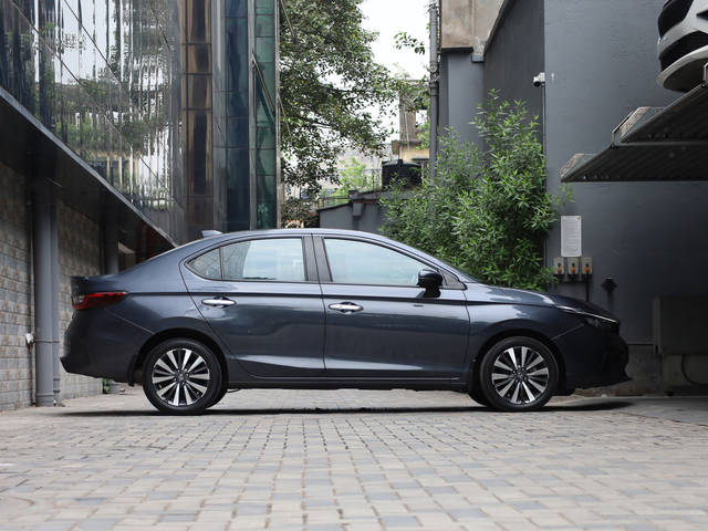 https://images10.gaadi.com/usedcar_image/4569787/original/deb05be61c384a86c17ea7e4f21015c7.jpg?imwidth=6401