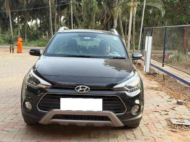 https://images10.gaadi.com/usedcar_image/4569793/original/processed_a51d6e93-4dc8-4c0a-8556-27df95fc7124.jpg?imwidth=6402