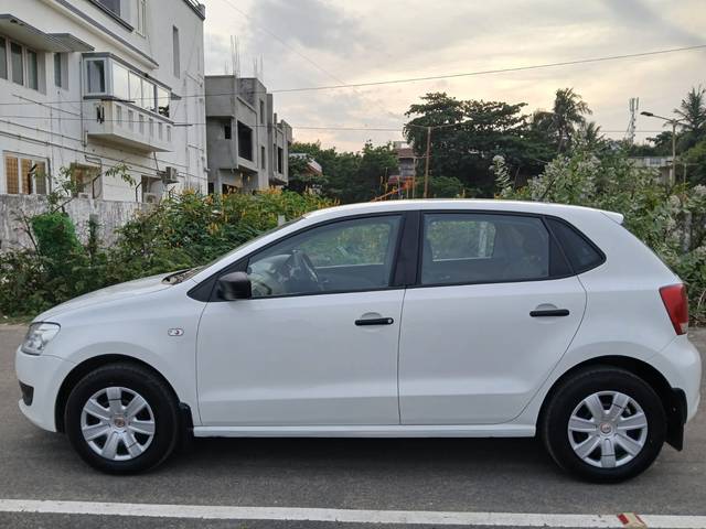 https://images10.gaadi.com/usedcar_image/4569796/original/d1c5bf943a208bae07759a64dd805629.jpg?imwidth=6402