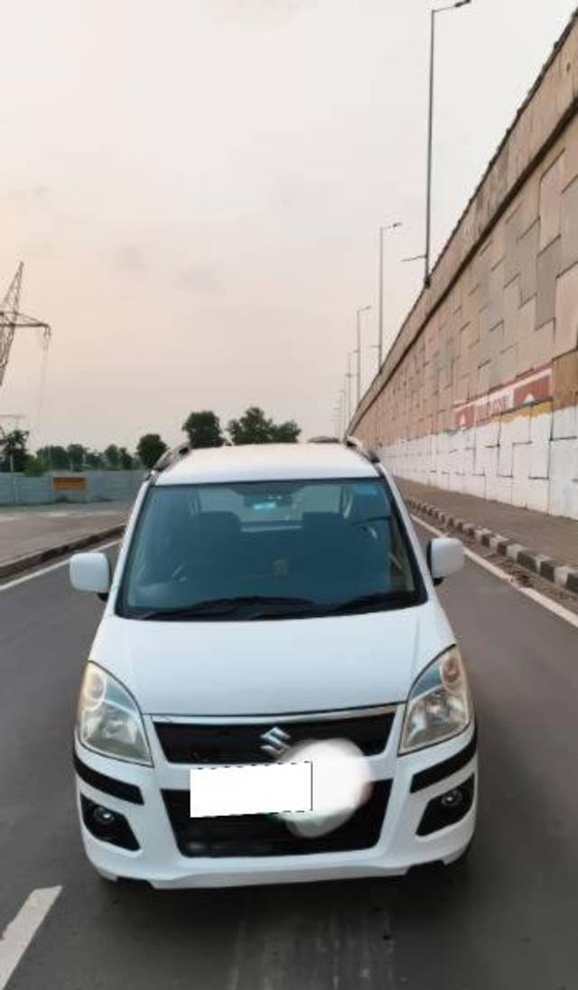 https://images10.gaadi.com/usedcar_image/4569798/original/processed_1495ec38-75fa-45b0-85d9-36f2e75f16de.jpg?imwidth=6400