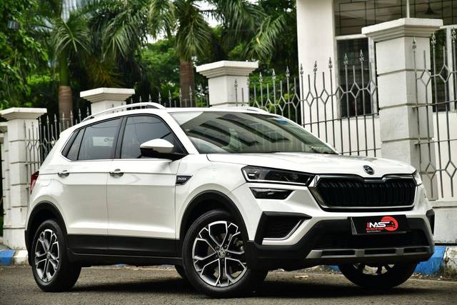https://images10.gaadi.com/usedcar_image/4569802/original/processed_ea82b4e05927d3e2428e34657cd5f664.jpg?imwidth=6400